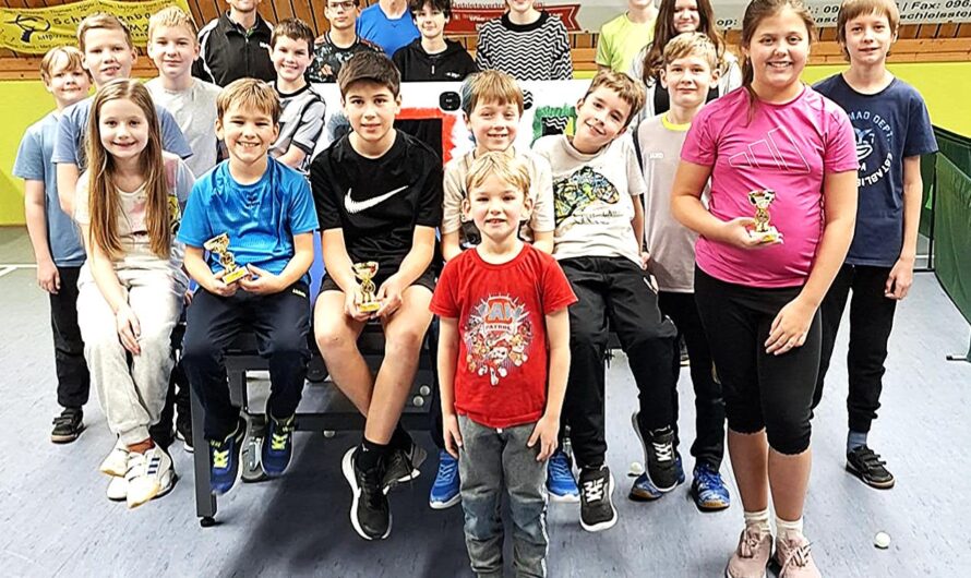 TuS Schnaittenbach übergibt Sportabzeichen an Nachwuchs